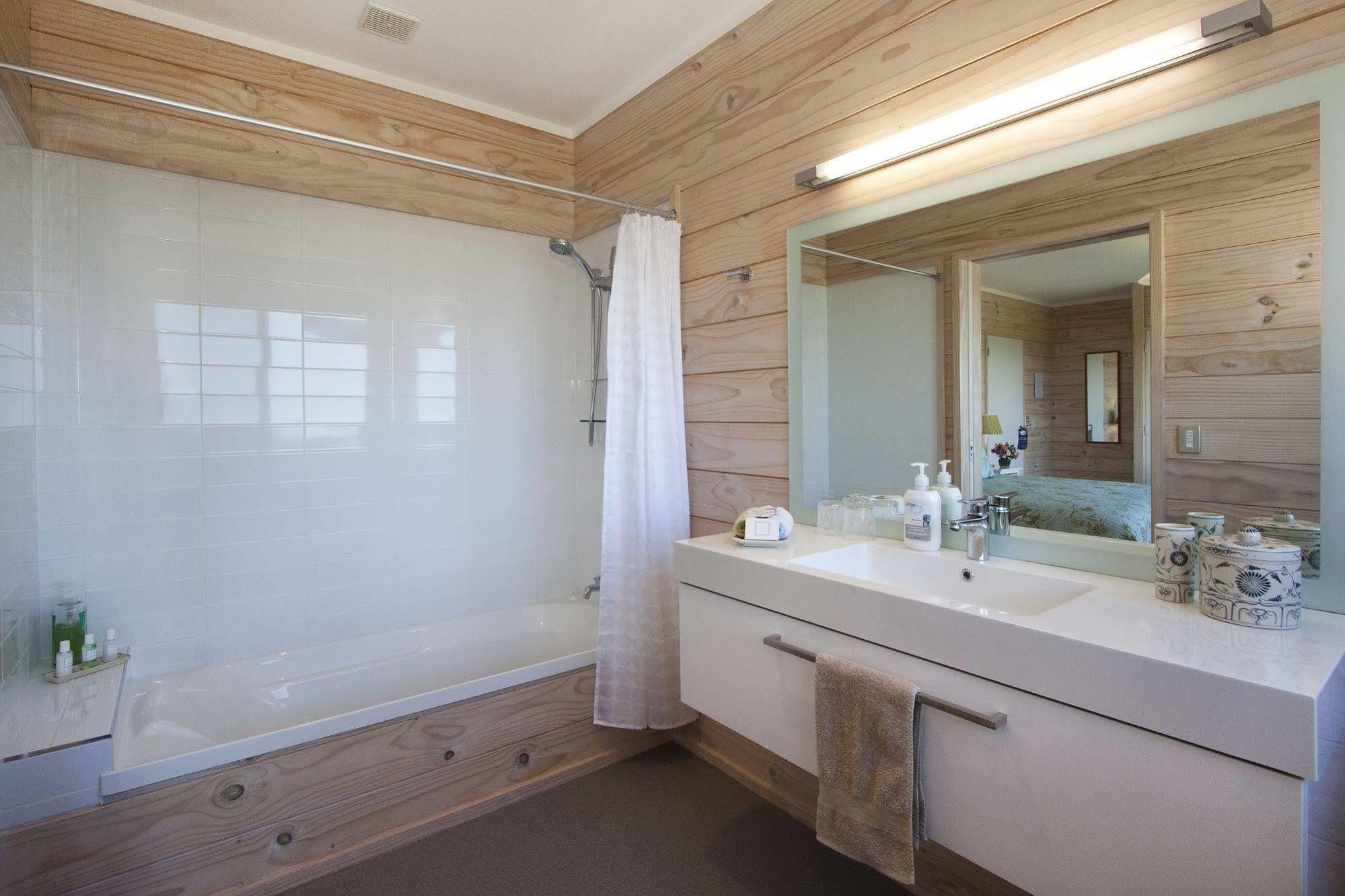 Kaimai Country Lodge Катикати Экстерьер фото